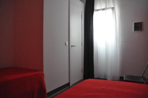 Habitación Doble Superior con 2 camas y baño privado del hotel Falow. Foto 15