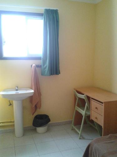 Habitación Individual con baño compartido del hotel Falow. Foto 1