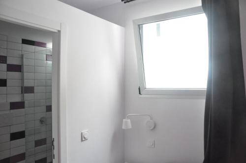 Habitación Doble Superior con baño privado del hotel Falow. Foto 29