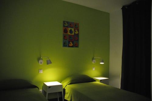 Habitación Doble Superior con 2 camas y baño privado del hotel Falow. Foto 31