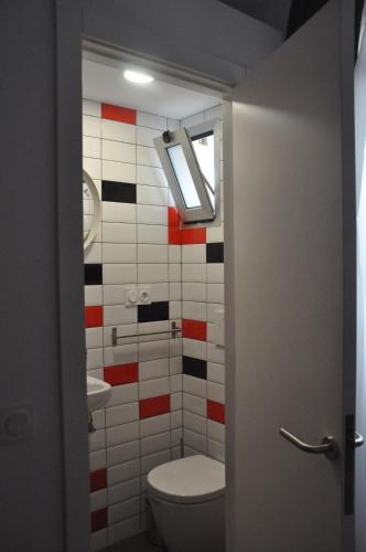 Habitación Doble Superior con 2 camas y baño privado del hotel Falow. Foto 35