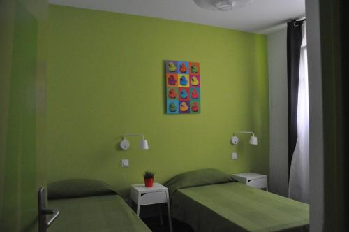 Habitación Doble Superior con 2 camas y baño privado del hotel Falow. Foto 51