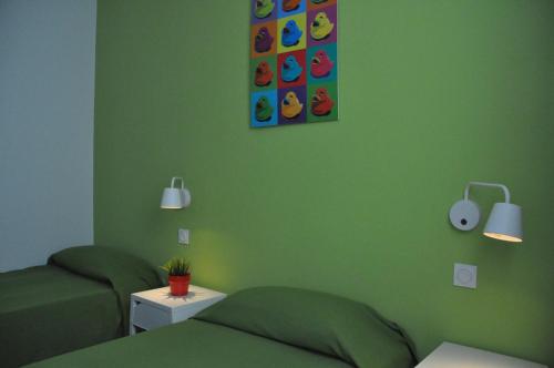 Habitación Doble Superior con 2 camas y baño privado del hotel Falow. Foto 6