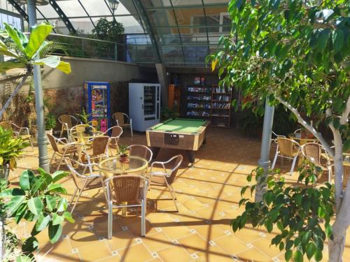 Estudio Balcón o Terraza Con Vistas 2 Camas individuales del hotel La Carabela. Foto 18