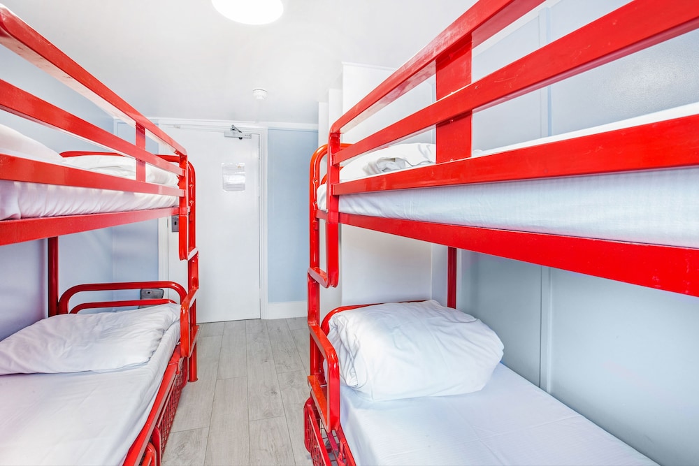 Dormitorio compartido del hotel Astor Victoria - Adults Only. Foto 1