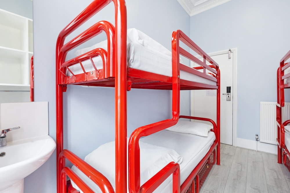 Dormitorio compartido del hotel Astor Victoria - Adults Only. Foto 2