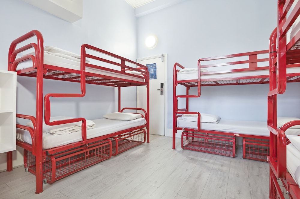 8 Bed Mixed Dorm Lower Floors Shared Bathroom del hotel Astor Victoria - Adults Only. Foto 2