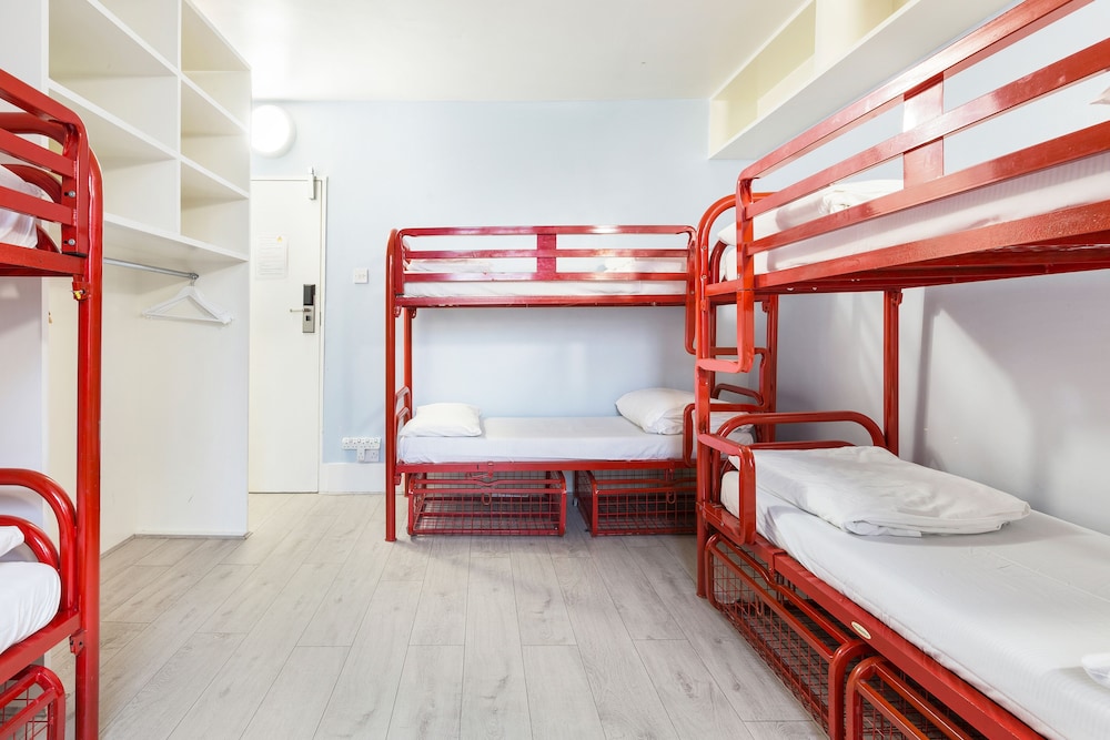6 Bed Mixed Dorm Lower Floors Shared del hotel Astor Victoria - Adults Only. Foto 1