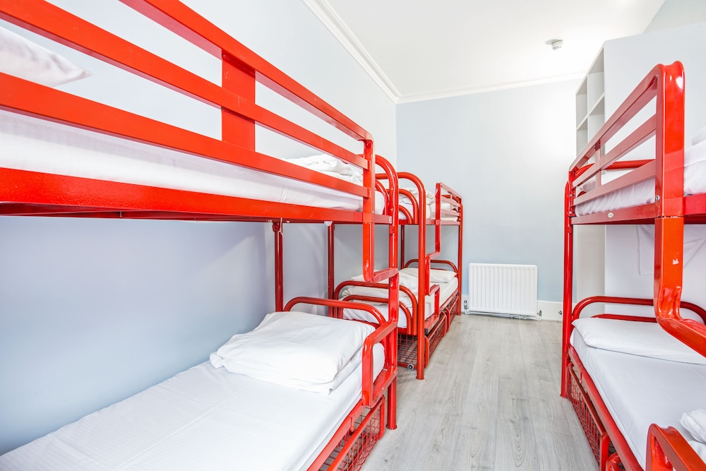 6 Bed Mixed Dorm Lower Floors Shared del hotel Astor Victoria - Adults Only. Foto 2