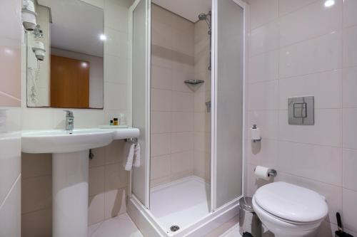 Habitación Triple del hotel Azinheira by RIDAN Hotels. Foto 1