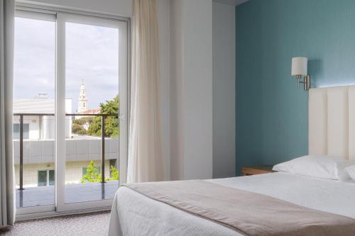 Habitación doble con balcón del hotel Azinheira by RIDAN Hotels. Foto 1