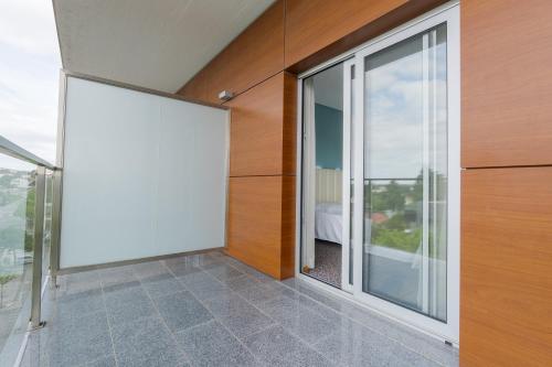 Habitación doble con balcón del hotel Azinheira by RIDAN Hotels. Foto 3
