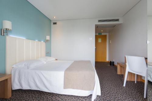 Habitación doble con balcón del hotel Azinheira by RIDAN Hotels. Foto 4