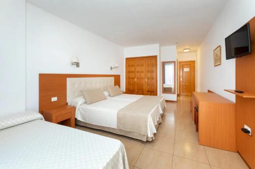 Habitación Familiar del hotel Don Manolito. Foto 1