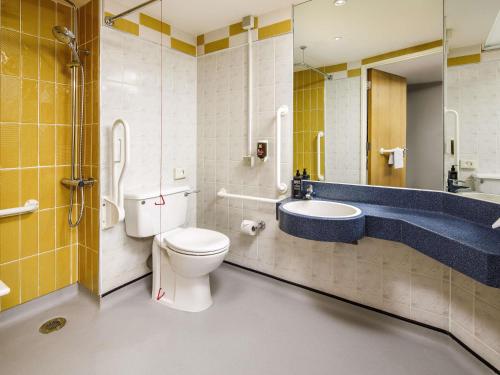Habitación con cama extragrande - Adaptada para personas de movilidad reducida del hotel Ibis Styles Birmingham Centre