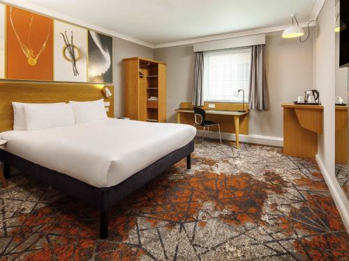 Habitación con cama extragrande - Adaptada para personas de movilidad reducida del hotel Ibis Styles Birmingham Centre. Foto 1