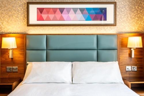 Habitación Doble Estándar del hotel The Lensbury Resort. Foto 2