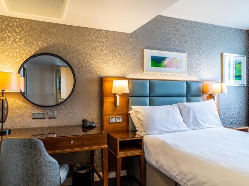 Habitación Doble Estándar del hotel The Lensbury Resort. Foto 3