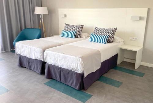 Habitación Doble Deluxe del hotel Complejo BLUESEA Puerto Resort Compuesto Por Canarife Y Bonanza Palace. Foto 2