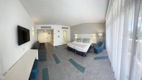 Habitación Doble Deluxe del hotel Complejo BLUESEA Puerto Resort Compuesto Por Canarife Y Bonanza Palace. Foto 11