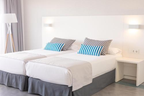 Habitación Doble con vistas al mar del hotel Complejo BLUESEA Puerto Resort Compuesto Por Canarife Y Bonanza Palace. Foto 5