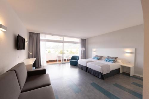 Habitación Doble con vistas al mar del hotel Complejo BLUESEA Puerto Resort Compuesto Por Canarife Y Bonanza Palace. Foto 7