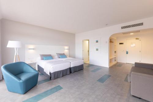 Habitación Doble con vistas a la montaña del hotel Complejo BLUESEA Puerto Resort Compuesto Por Canarife Y Bonanza Palace. Foto 8