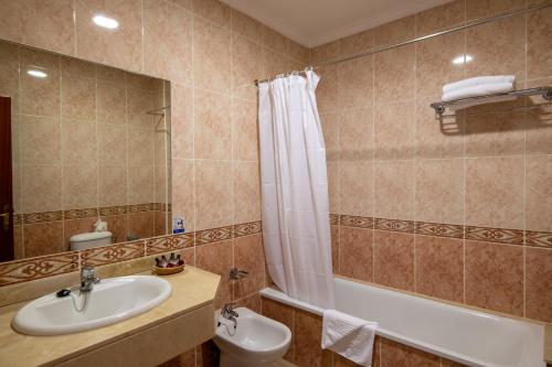 Habitación Doble con balcón del hotel Marte. Foto 6