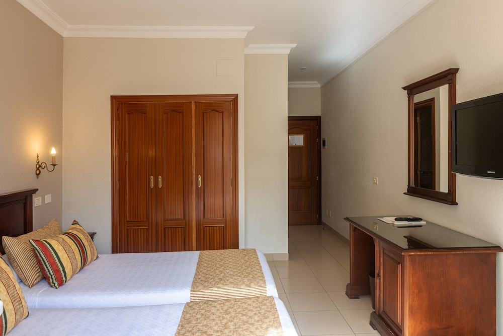 Habitación doble con balcón francés del hotel Marte. Foto 8