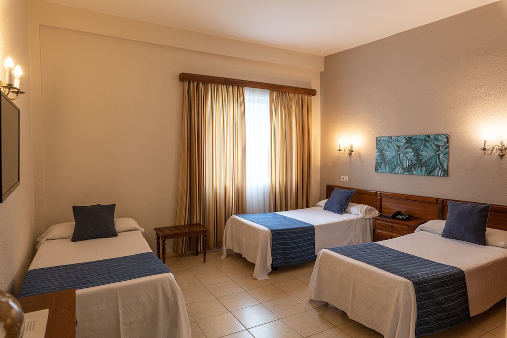 Habitación triple 3 camas individuales del hotel Marte