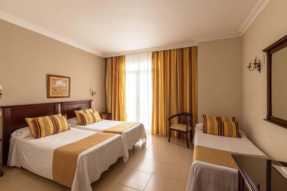 Habitación triple 3 camas individuales del hotel Marte. Foto 3