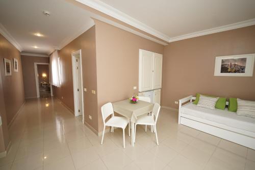 Suite Junior del hotel RF Astoria Solo Adultos. Foto 9