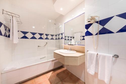 Habitación doble Vista Mar Balcón o Terraza 2 Camas individuales del hotel Be Live Experience Orotava