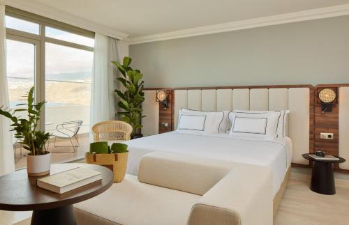 The Level Grand Premium Frontal Sea View with Hydromassage del hotel Meliá Costa Atlantis Tenerife. Foto 3