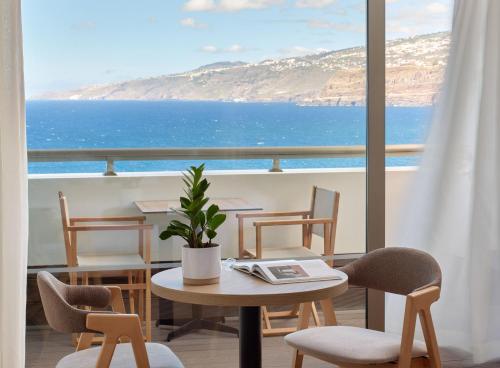 Alojamiento Premium The Level con vistas al mar del hotel Meliá Costa Atlantis Tenerife. Foto 1