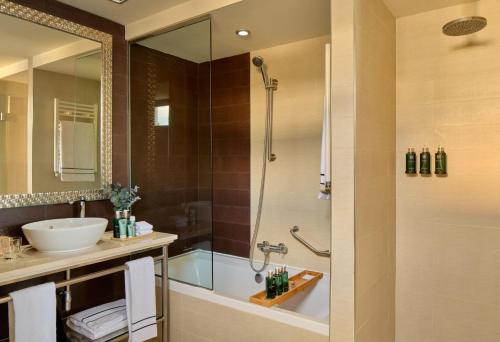 The Level Grand Premium Frontal Sea View with Hydromassage del hotel Meliá Costa Atlantis Tenerife. Foto 1