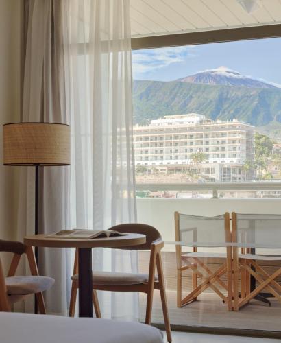 Habitación Doble con vistas a las montañas - 2 camas del hotel Meliá Costa Atlantis Tenerife. Foto 1