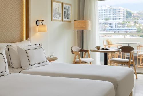 Habitación Doble con vistas a las montañas - 2 camas del hotel Meliá Costa Atlantis Tenerife. Foto 2