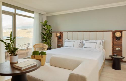 The Level Grand Premium con vistas frontales al mar del hotel Meliá Costa Atlantis Tenerife. Foto 2