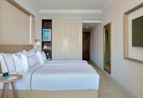 Habitación Doble con vistas a las montañas - 2 camas del hotel Meliá Costa Atlantis Tenerife. Foto 11