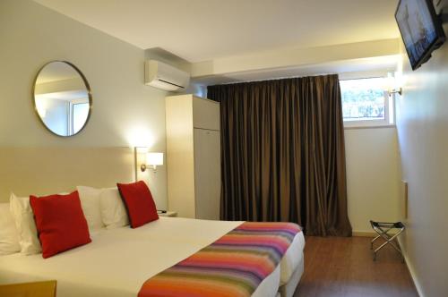 Habitación Doble sin balcón - 2 camas del hotel Londres Estoril. Foto 4