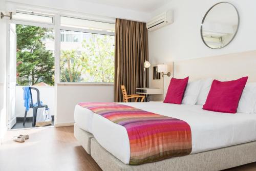 Habitación Doble con balcón - 2 camas del hotel Londres Estoril. Foto 4