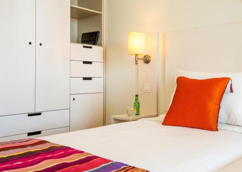 Habitación Doble con balcón del hotel Londres Estoril. Foto 2