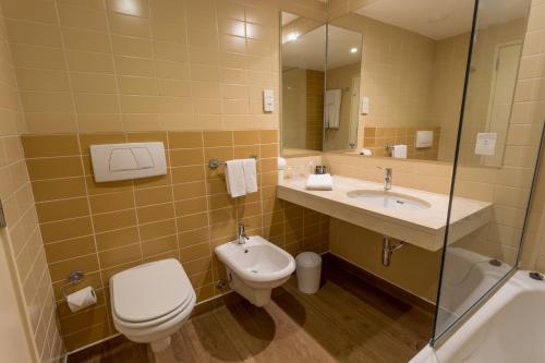 Habitación Doble con balcón del hotel Londres Estoril. Foto 4