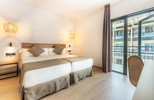 Habitación Doble Estándar con balcón - 1 o 2 camas del hotel Dwo Nopal. Foto 1