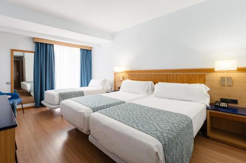 Habitación Triple (3 adultos) del hotel Catalonia Las Vegas - Adults Only. Foto 1