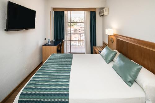 Habitación doble Vista Montaña Vista Piscina Balcón o Terraza Vista ciudad del hotel Catalonia Las Vegas - Adults Only. Foto 1