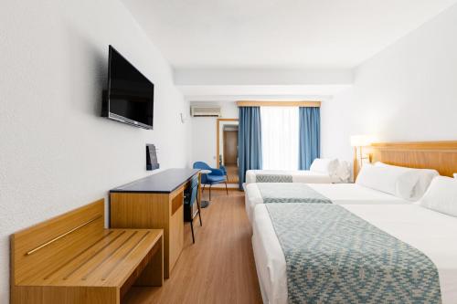 Habitación Triple del hotel Catalonia Las Vegas - Adults Only. Foto 2