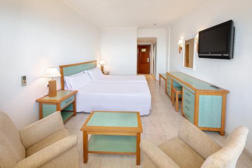 Habitación Sol con vistas frontales al mar del hotel Sol Puerto de la Cruz Tenerife. Foto 1