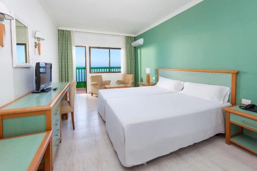 Habitación Superior con vistas al mar del hotel Sol Puerto de la Cruz Tenerife. Foto 3